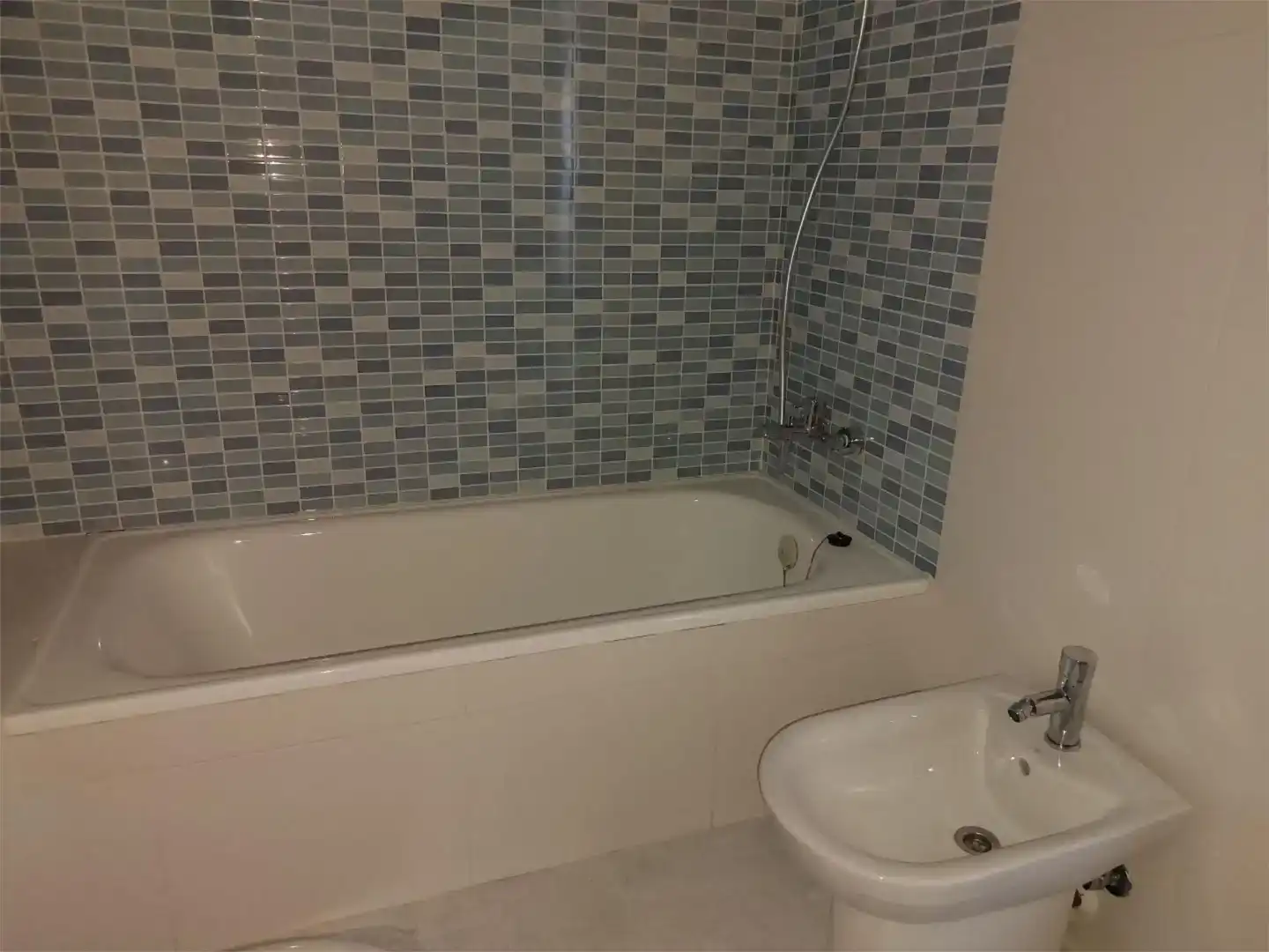 Bany de Pis en venda en Chilches / Xilxes amb Piscina i Balcó