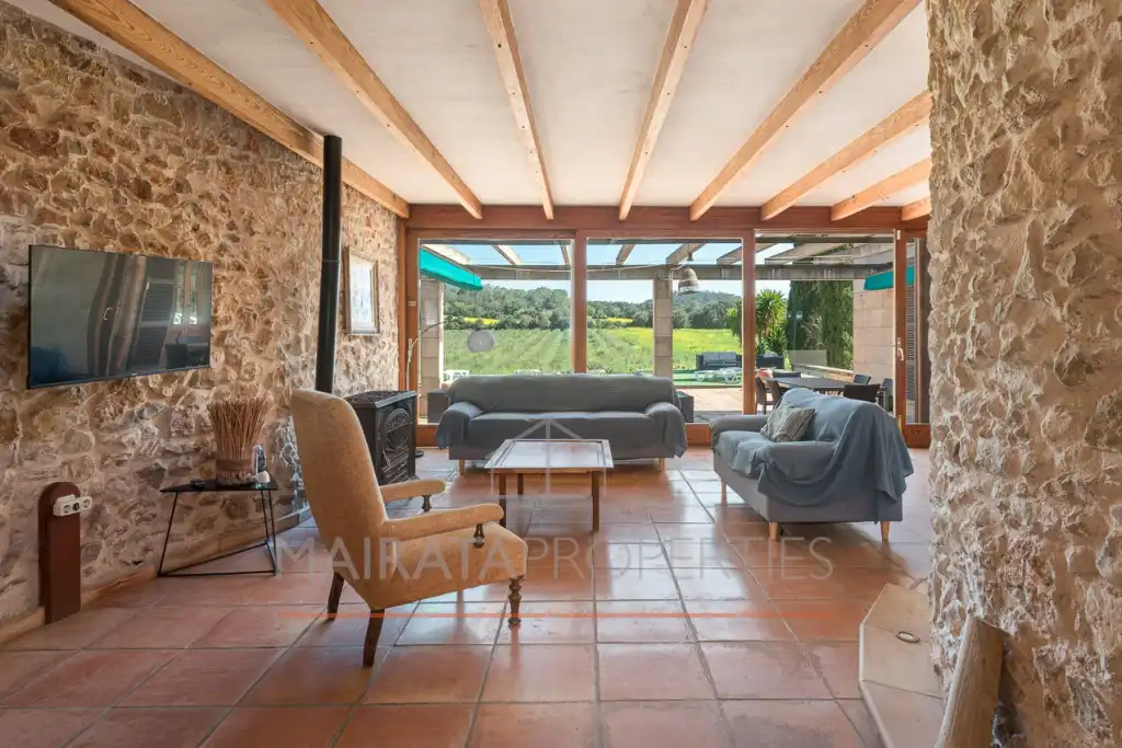 Sala d'estar de Finca rústica en venda en Felanitx amb Aire condicionat, Jardí privat i Terrassa