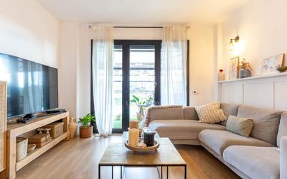 Living room of Flat for sale in Sant Just Desvern  with Heating, Parquet flooring and Terrace