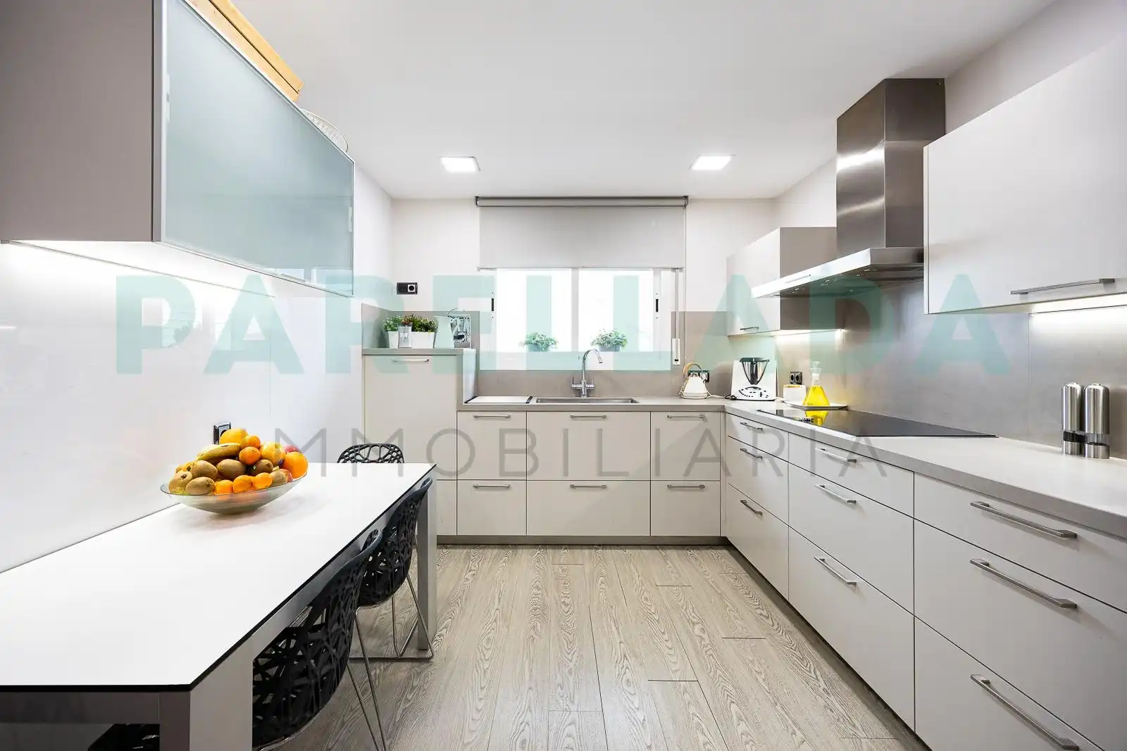 Cocina de Casa o chalet en venta en Badalona con Aire acondicionado, Calefacción y Jardín privado