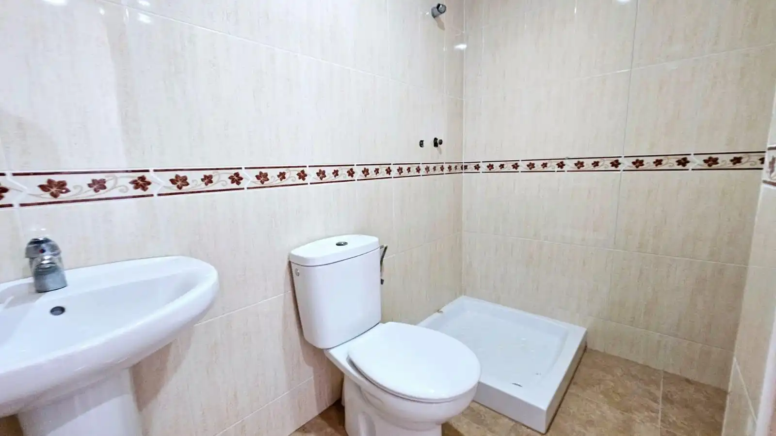 Bathroom of Flat for sale in Ceutí  with Storage room and Furnished