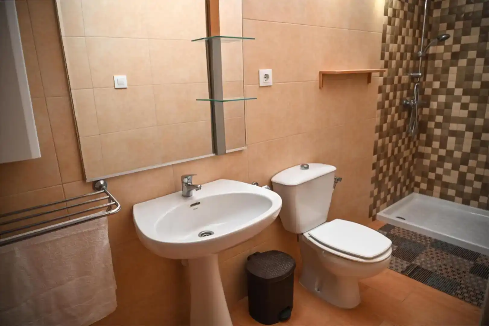 Badezimmer von Wohnung zur Miete in Cartagena mit Klimaanlage, Privatgarten und Parkett