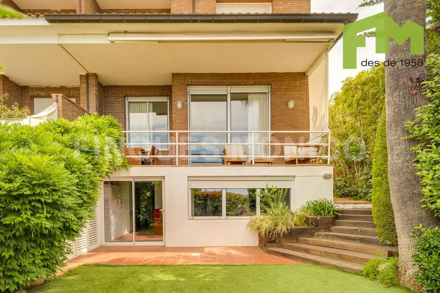 Vista exterior de Casa o chalet en venta en Teià con Calefacción, Jardín privado y Terraza