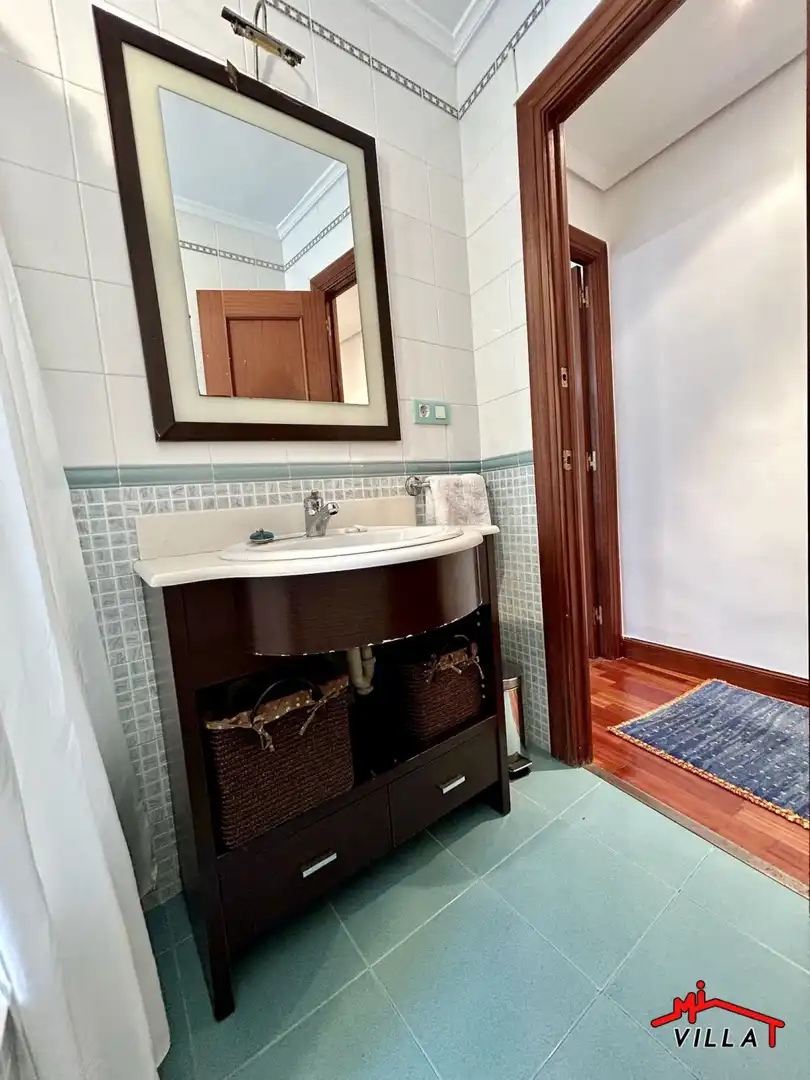 Baño de Piso en venta en Laredo con Calefacción