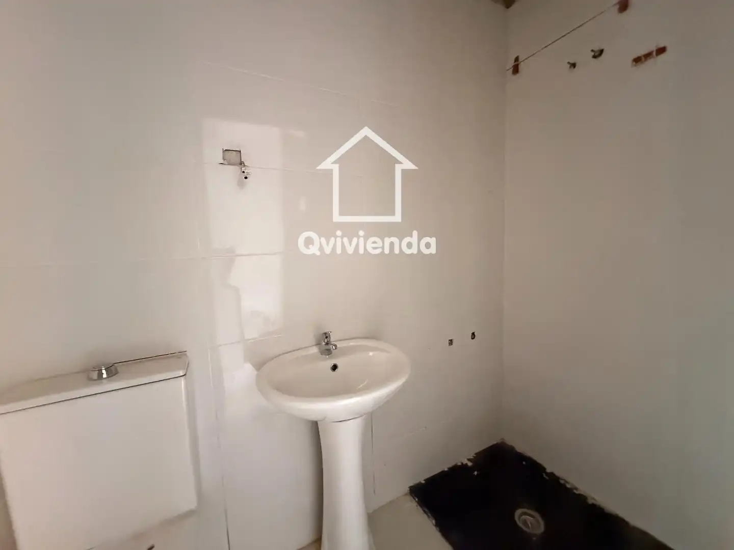 Baño de Casa adosada en venta en Palau-solità i Plegamans con Piscina