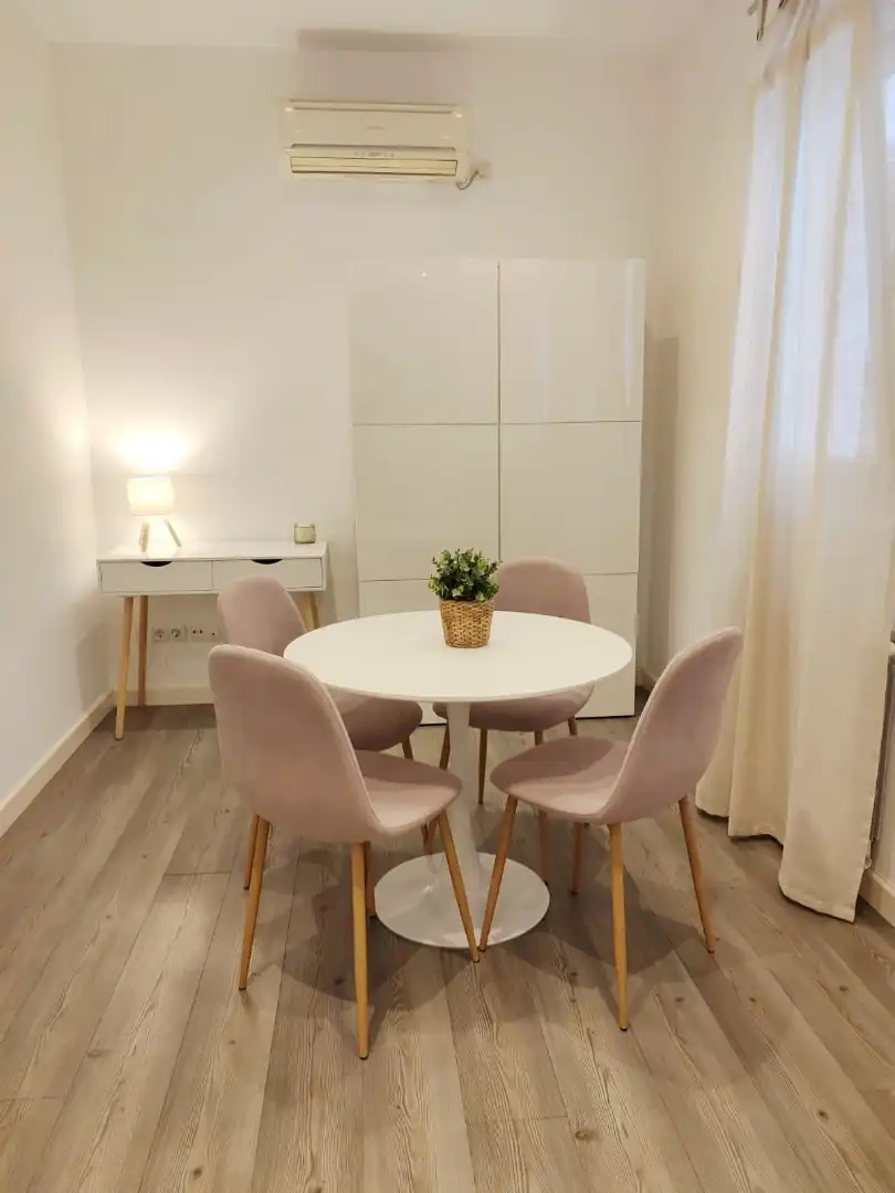 Dining room of Flat for rent in Madrid  with Air Conditioner, Heating and Parquet flooring