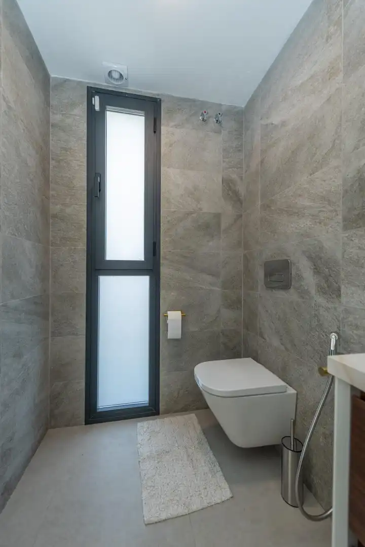 Badezimmer von Haus oder Chalet zur Miete in El Campello mit Klimaanlage, Privatgarten und Terrasse