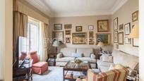 Living room of Apartment for sale in  Madrid Capital  with Air Conditioner, Heating and Parquet flooring