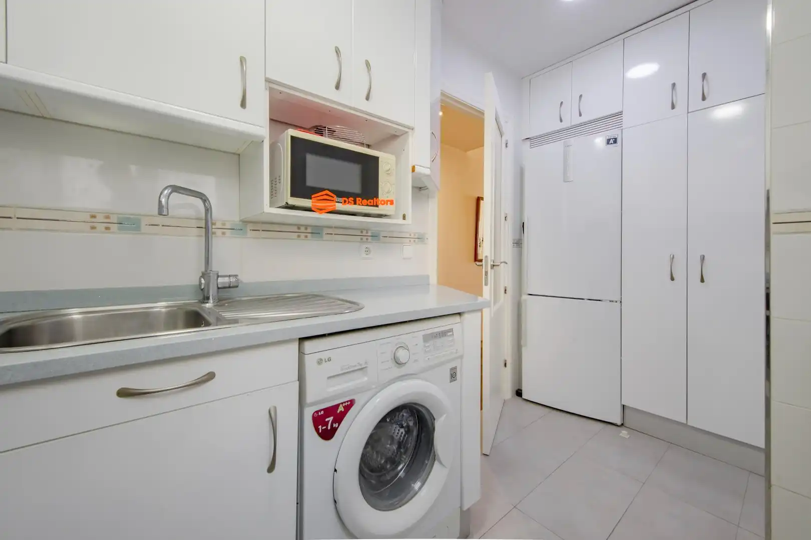 Kitchen of Flat for sale in Madrid  with Air Conditioner, Heating and Parquet flooring
