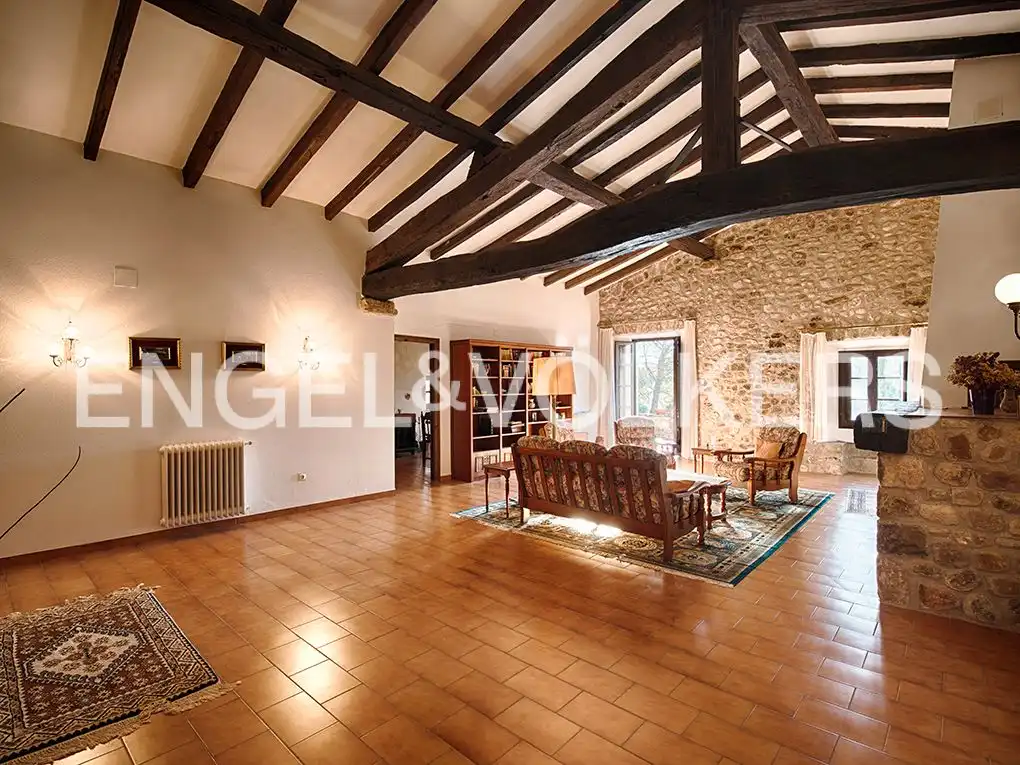 Casa rústica amb terrassa en venda a Cabanelles, imagen 16
