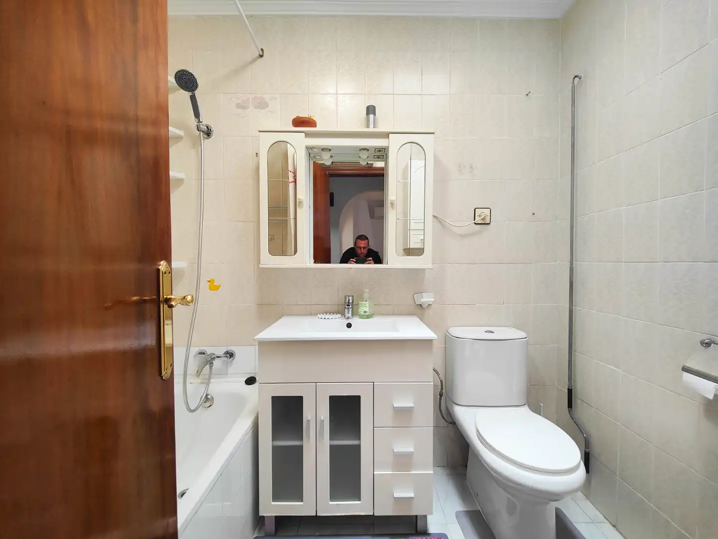 Baño de Casa adosada de alquiler en Torrevieja con Aire acondicionado, Jardín privado y Terraza