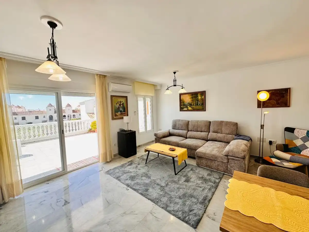Sala d'estar de Casa adosada en venda en Vélez-Málaga amb Aire condicionat, Calefacció i Terrassa