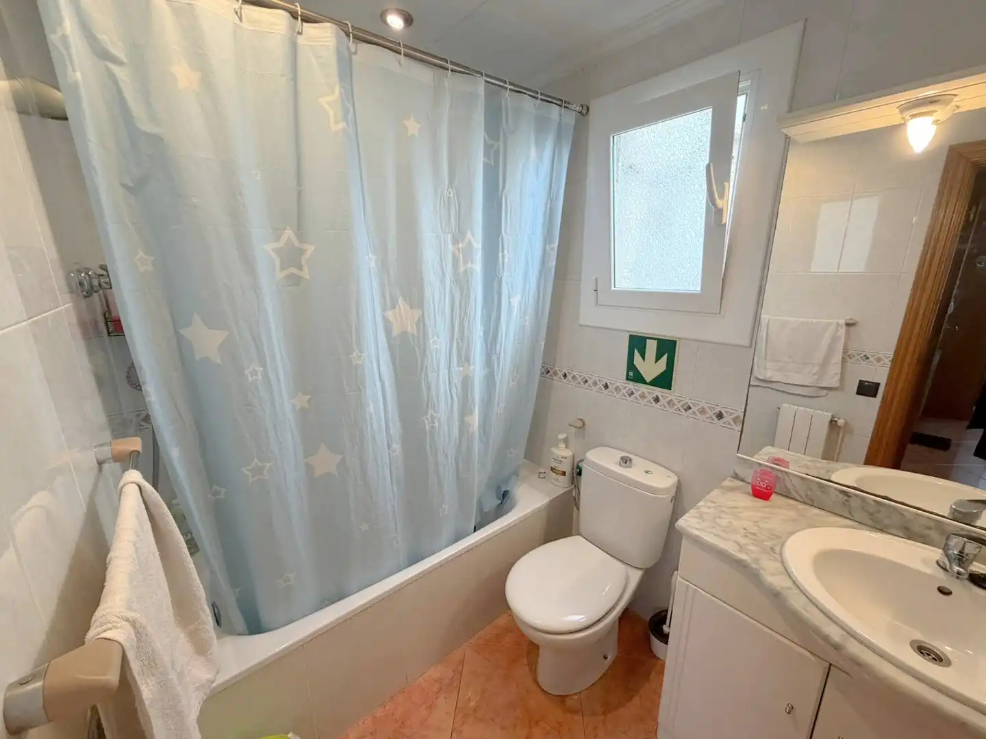 Bathroom of Flat for sale in El Prat de Llobregat  with Air Conditioner, Oven and Balcony