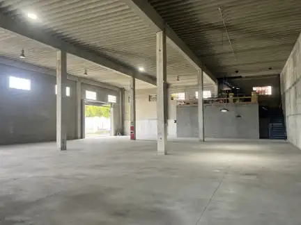 Fabrikhallen zur Miete in Ordes