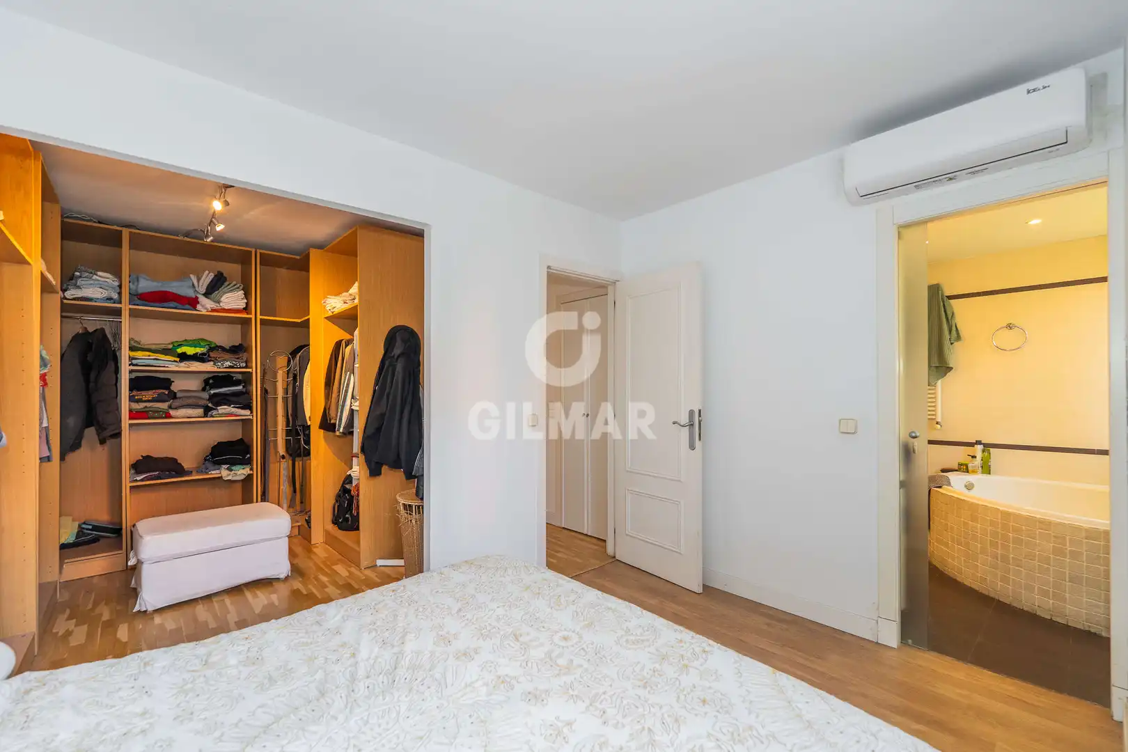 Bedroom of Detached homes for sale in Pozuelo de Alarcón  with Heating and Private garden