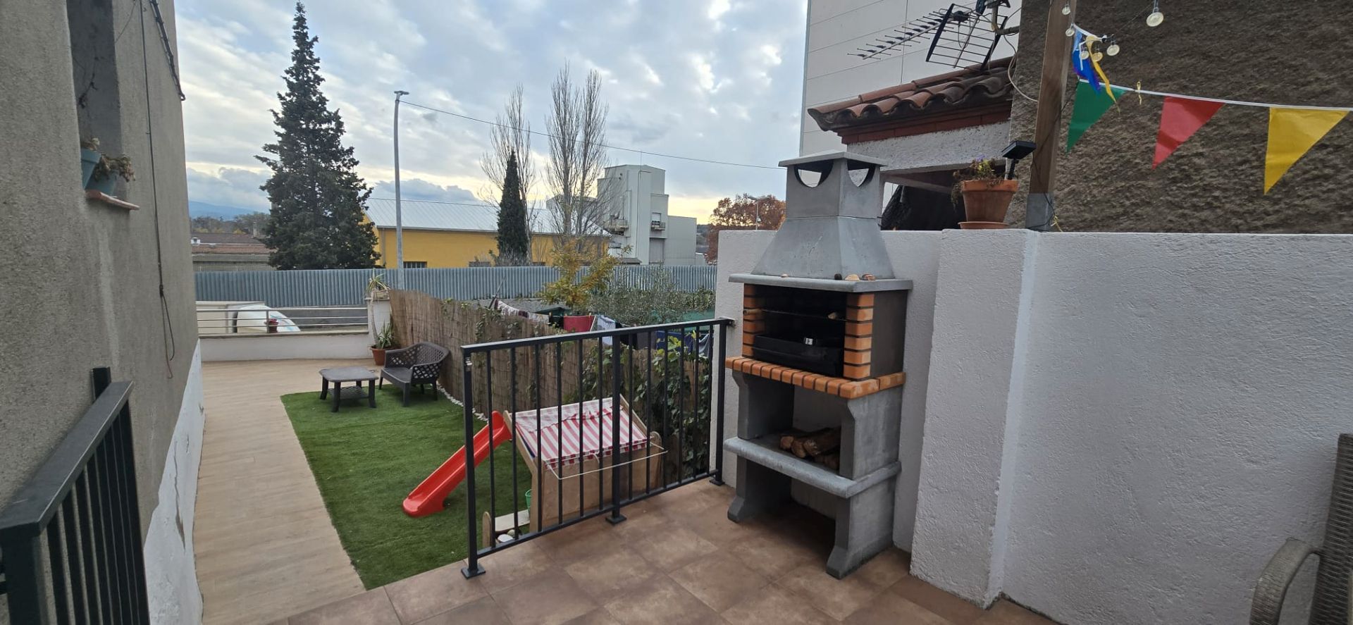 Terrassa de Casa adosada en venda en Manlleu amb Calefacció, Jardí privat i Parquet