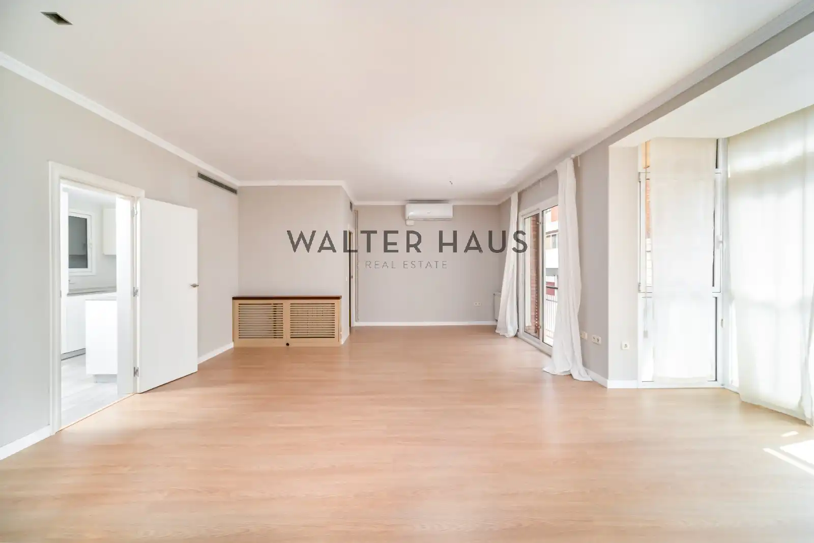 Wohnzimmer von Wohnung zum Verkauf in Barcelona mit Klimaanlage, Heizung und Parkett