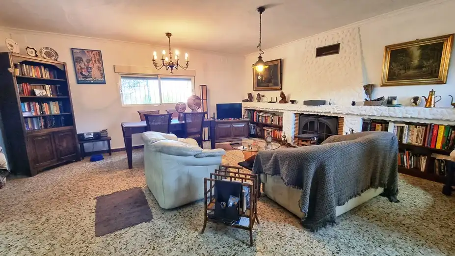 Sala de estar de Finca rústica en venta en El Campillo (Huelva) con Aire acondicionado, Jardín privado y Terraza