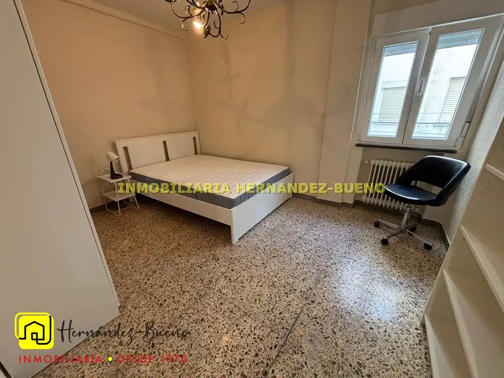 Schlafzimmer von Wohnung zur Miete in Salamanca mit Heizung, Möbliert und Balkon