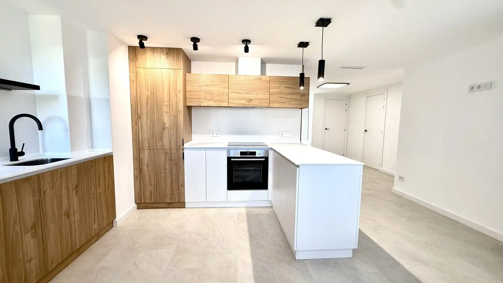 Cuina de Apartament en venda en Estepona amb Terrassa, Traster i Moblat