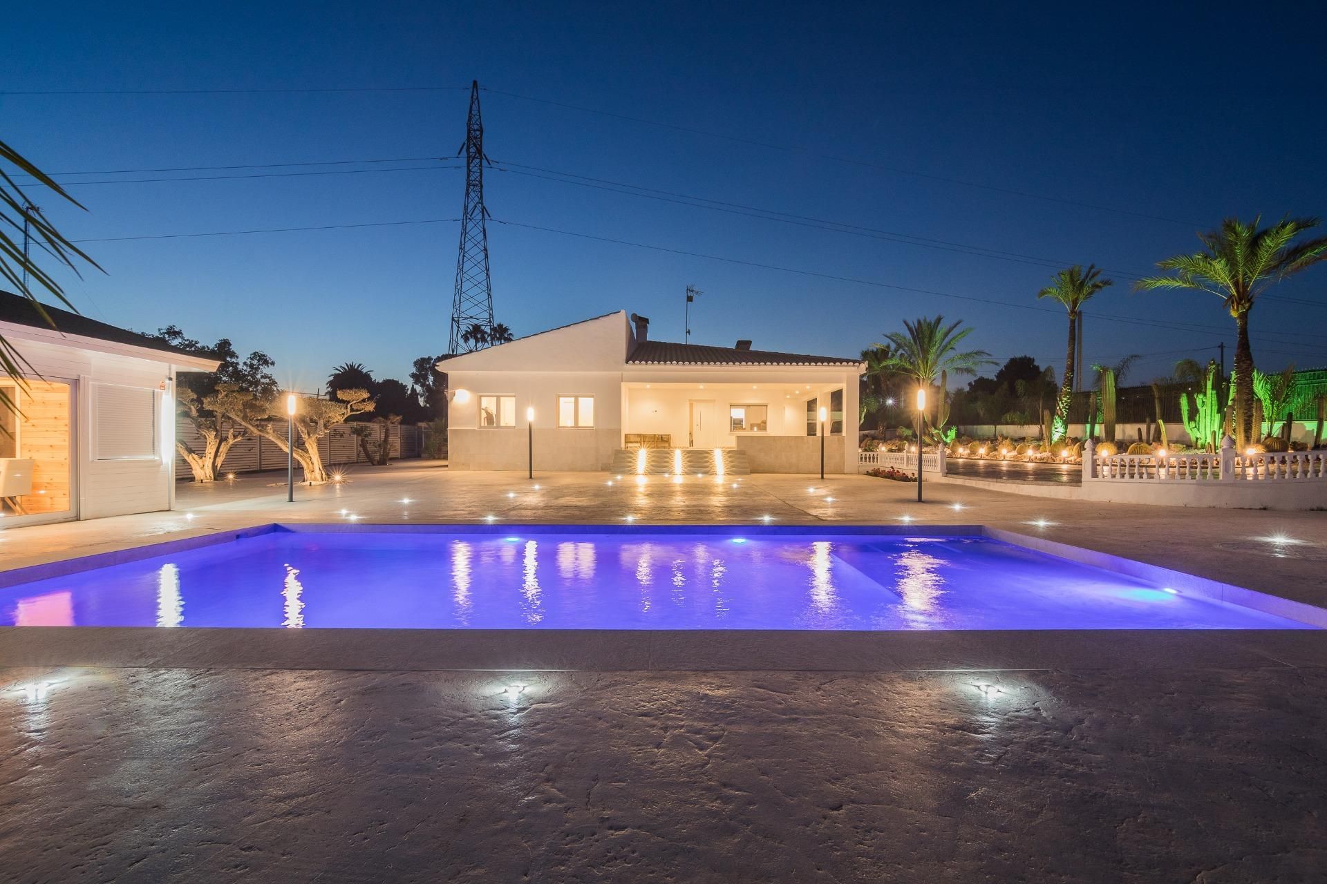 Piscina de Casa o xalet en venda en Elche / Elx amb Aire condicionat, Calefacció i Jardí privat