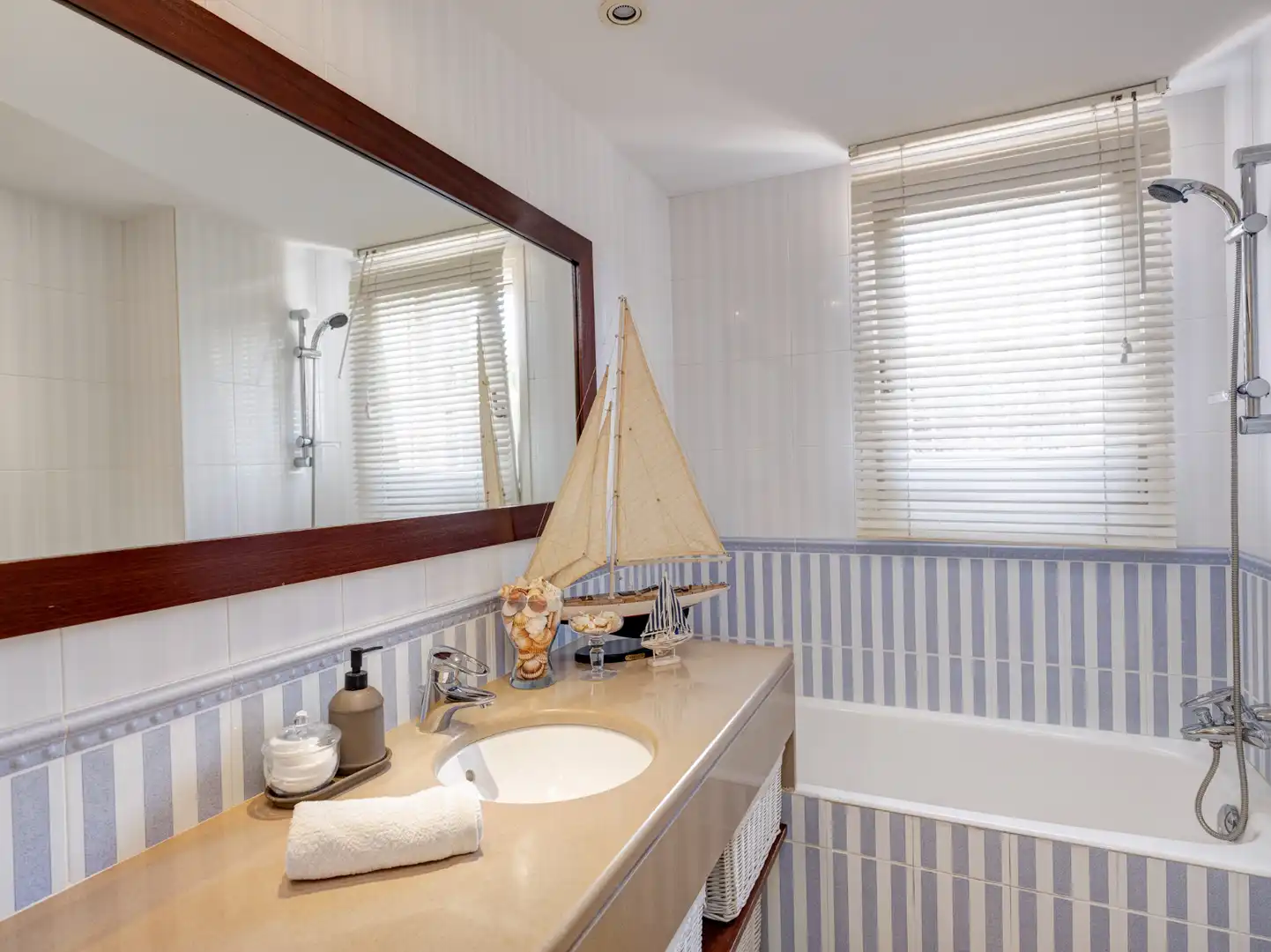 Bathroom of Houses for sale in Sant Andreu de Llavaneres  with Air Conditioner, Heating and Private garden