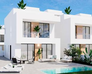 Vista exterior de Casa o xalet en venda en Orihuela amb Aire condicionat, Jardí privat i Terrassa