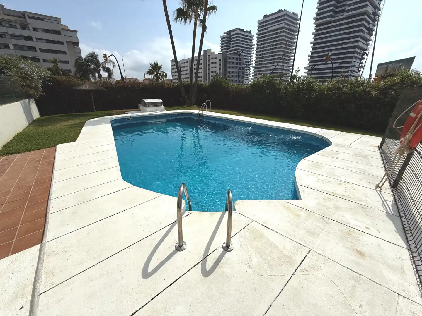 Piscina de Piso en venta en Málaga con Terraza, Trastero y Amueblado
