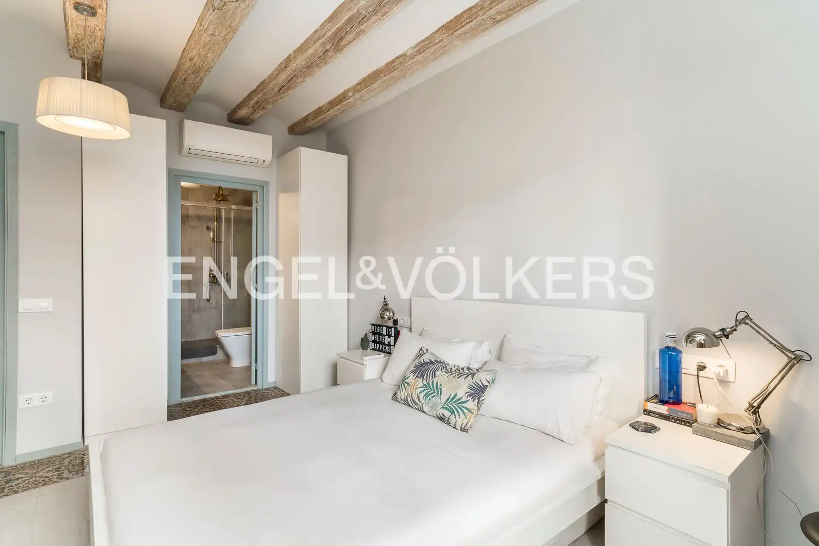 Bedroom of Flat for rent in Barcelona  with Air Conditioner, Heating and Storage room