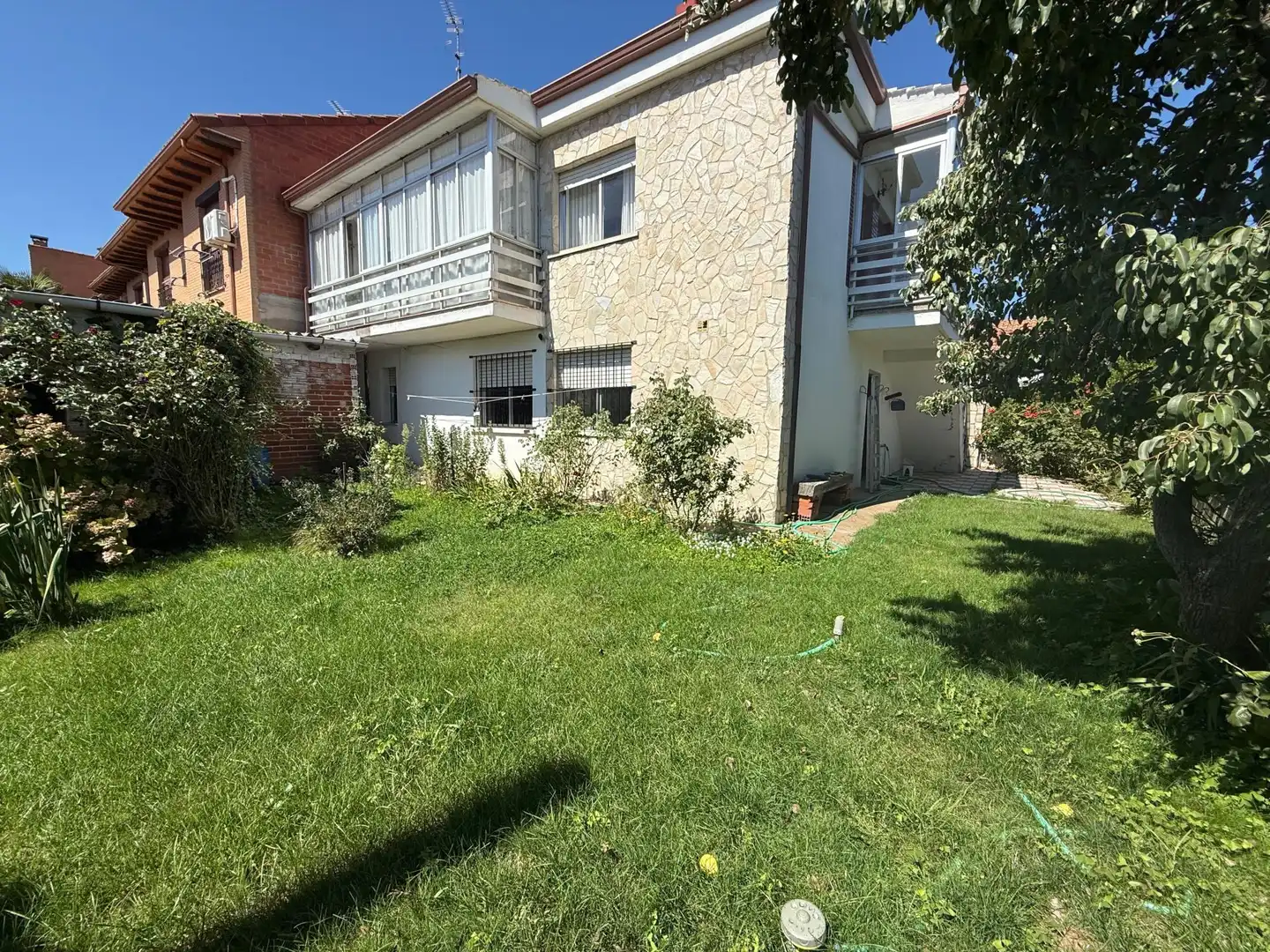 Casa amb terrassa en venda a Trobajo del Camino