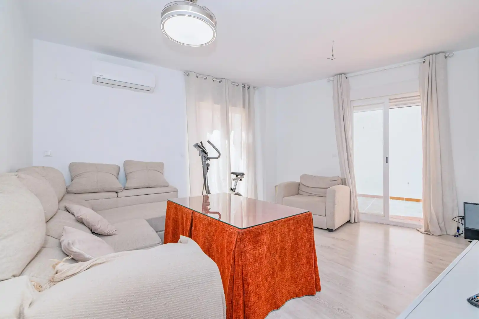 Sala de estar de Planta baja en venta en La Zubia con Aire acondicionado, Calefacción y Amueblado