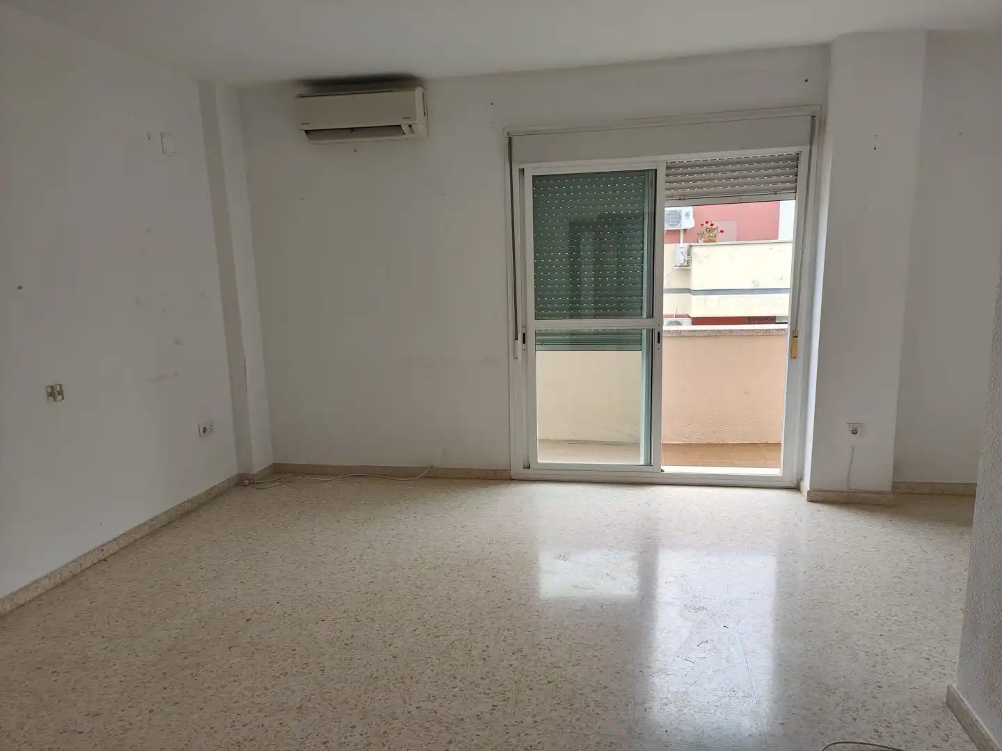 Schlafzimmer von Wohnung zum Verkauf in Tomares mit Klimaanlage, Terrasse und Abstellraum