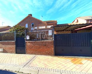 Vista exterior de Casa o xalet en venda en Meco amb Calefacció i Terrassa