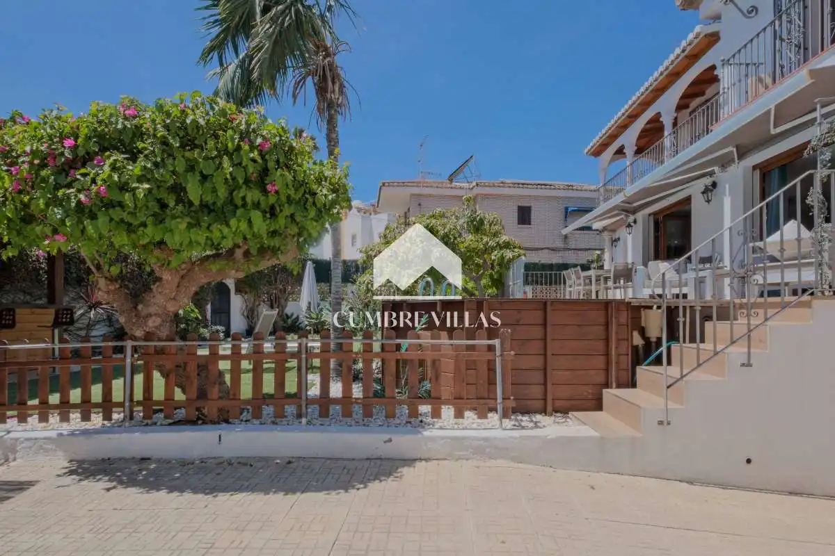 Vista exterior de Casa o chalet en venta en Almuñécar con Jardín privado, Terraza y Amueblado