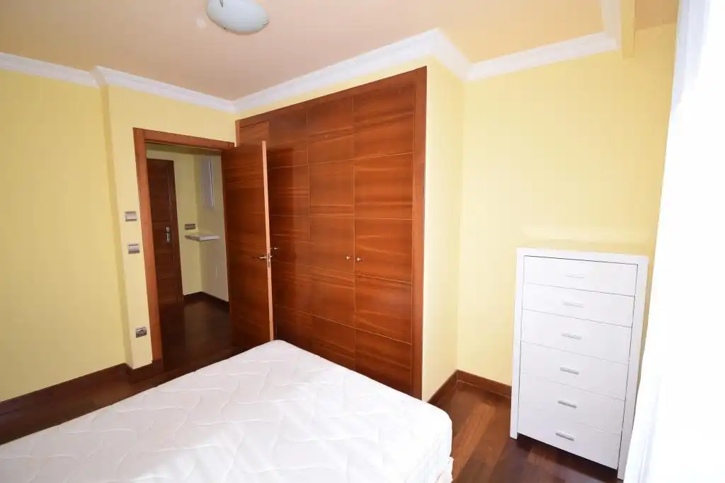 Habitación de Apartamento en venta en A Coruña Capital  con Calefacción, Trastero y Amueblado