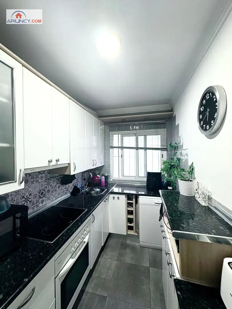 Kitchen of Flat for sale in Sevilla  with Air Conditioner and Furnished
