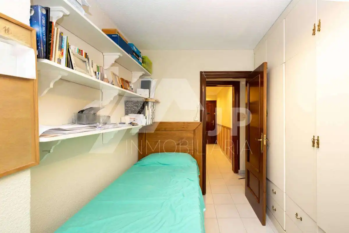 Schlafzimmer von Wohnung zum Verkauf in Granada mit Klimaanlage, Heizung und Terrasse