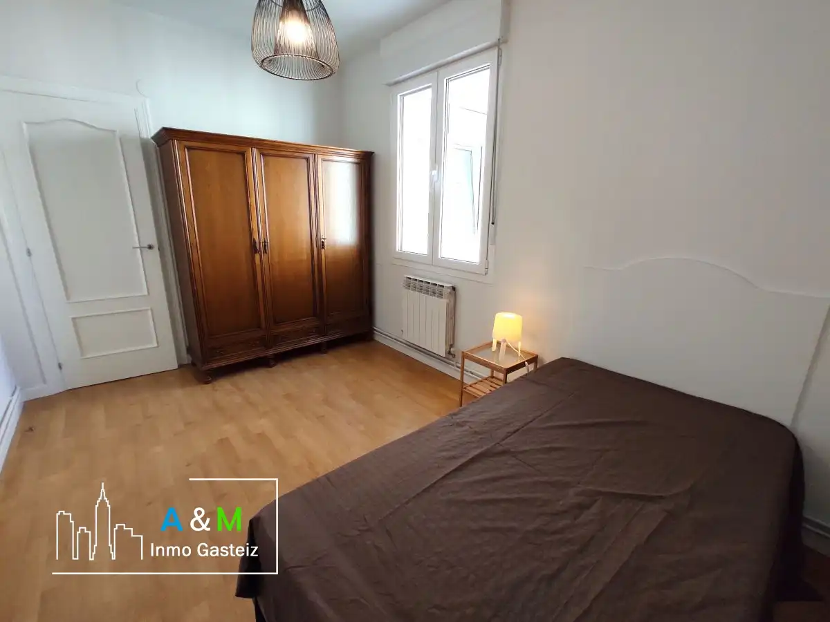 Dormitori de Pis de lloguer en Vitoria - Gasteiz amb Calefacció, Parquet i Terrassa