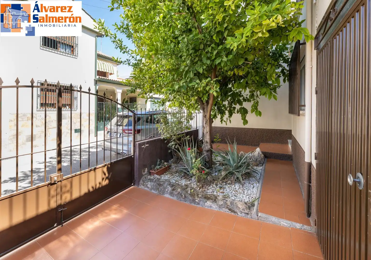 Vista exterior de Casa o chalet en venta en Albolote con Terraza, Trastero y Jacuzzi