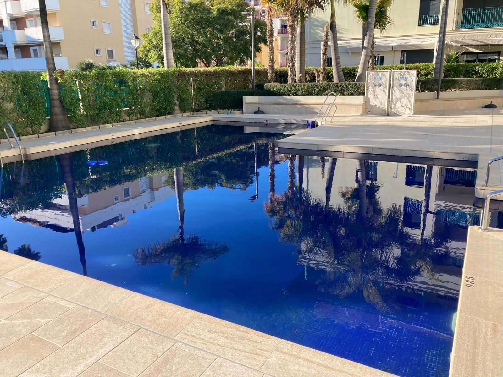 Piscina de Pis de lloguer en Vélez-Málaga amb Aire condicionat, Calefacció i Moblat