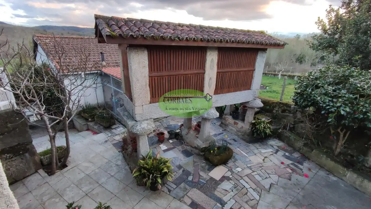 Vista exterior de Casa o xalet en venda en Paderne de Allariz amb Calefacció, Jardí privat i Parquet