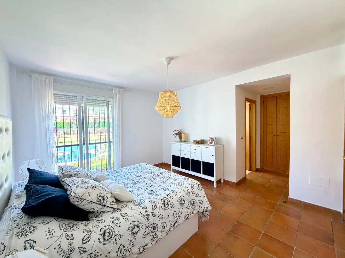 Schlafzimmer von Einfamilien-Reihenhaus zum Verkauf in Rincón de la Victoria mit Ofen, Balkon und Gemeinschaftspool