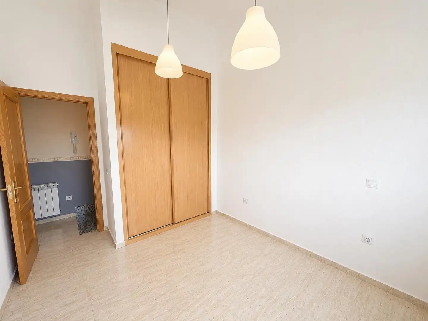 Schlafzimmer von Einfamilien-Reihenhaus zur Miete in Alovera mit Heizung, Privatgarten und Ofen