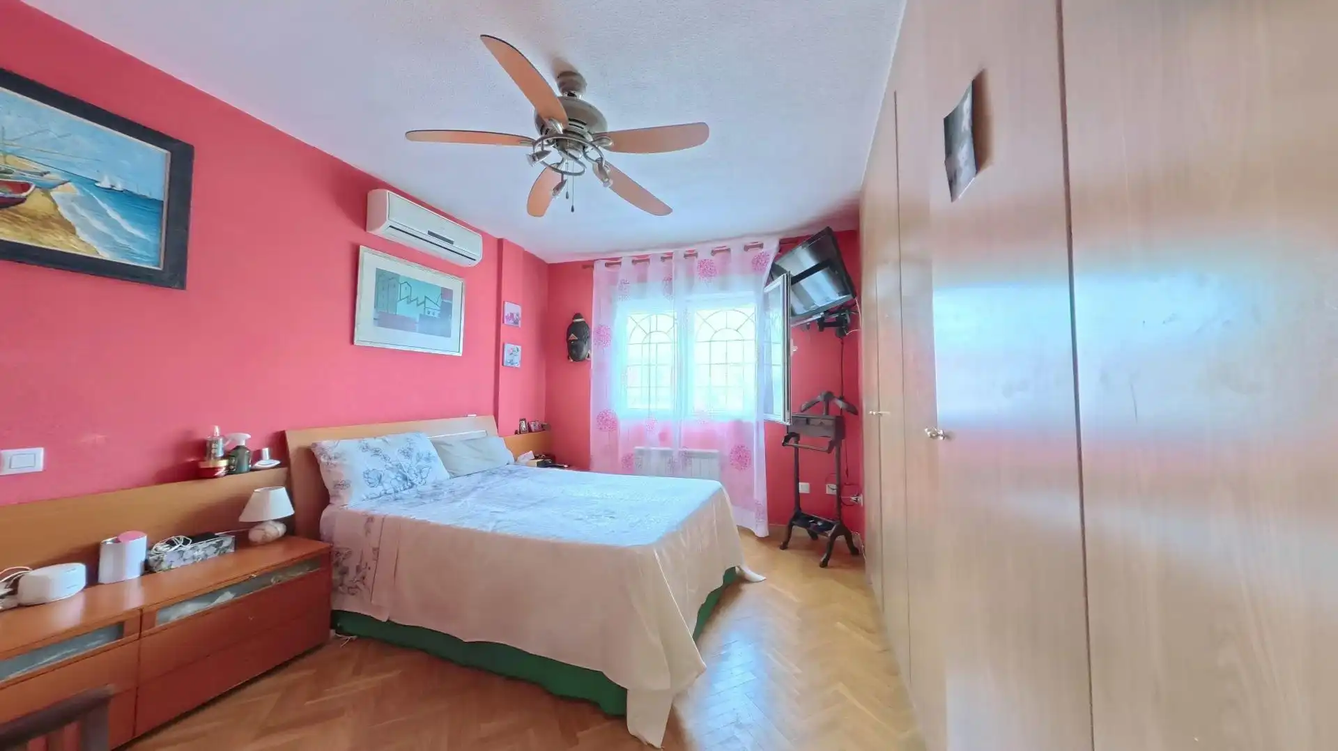 Habitación de Casa adosada en venta en Rivas-Vaciamadrid con Aire acondicionado, Calefacción y Jardín privado