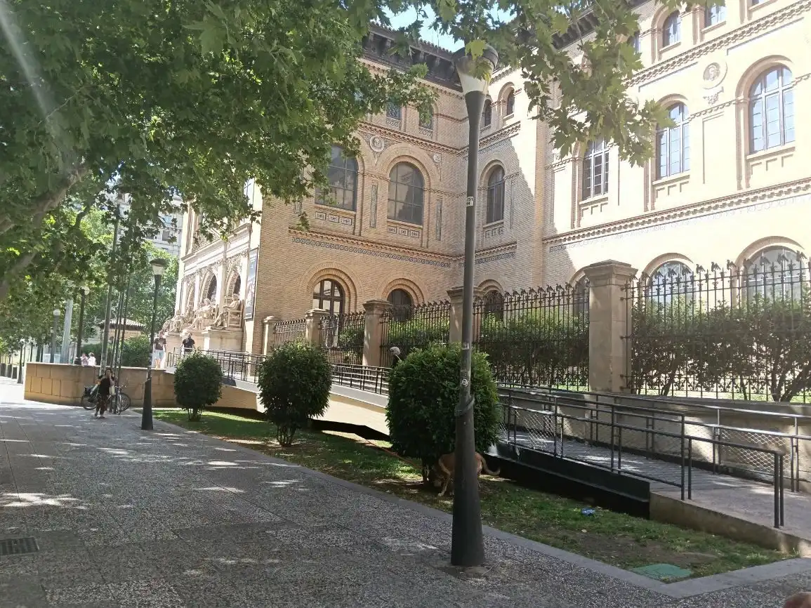 Vista exterior de Local de lloguer en Zaragoza