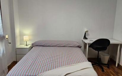 Bedroom of Flat to share in  Zaragoza Capital  with Air Conditioner and Terrace