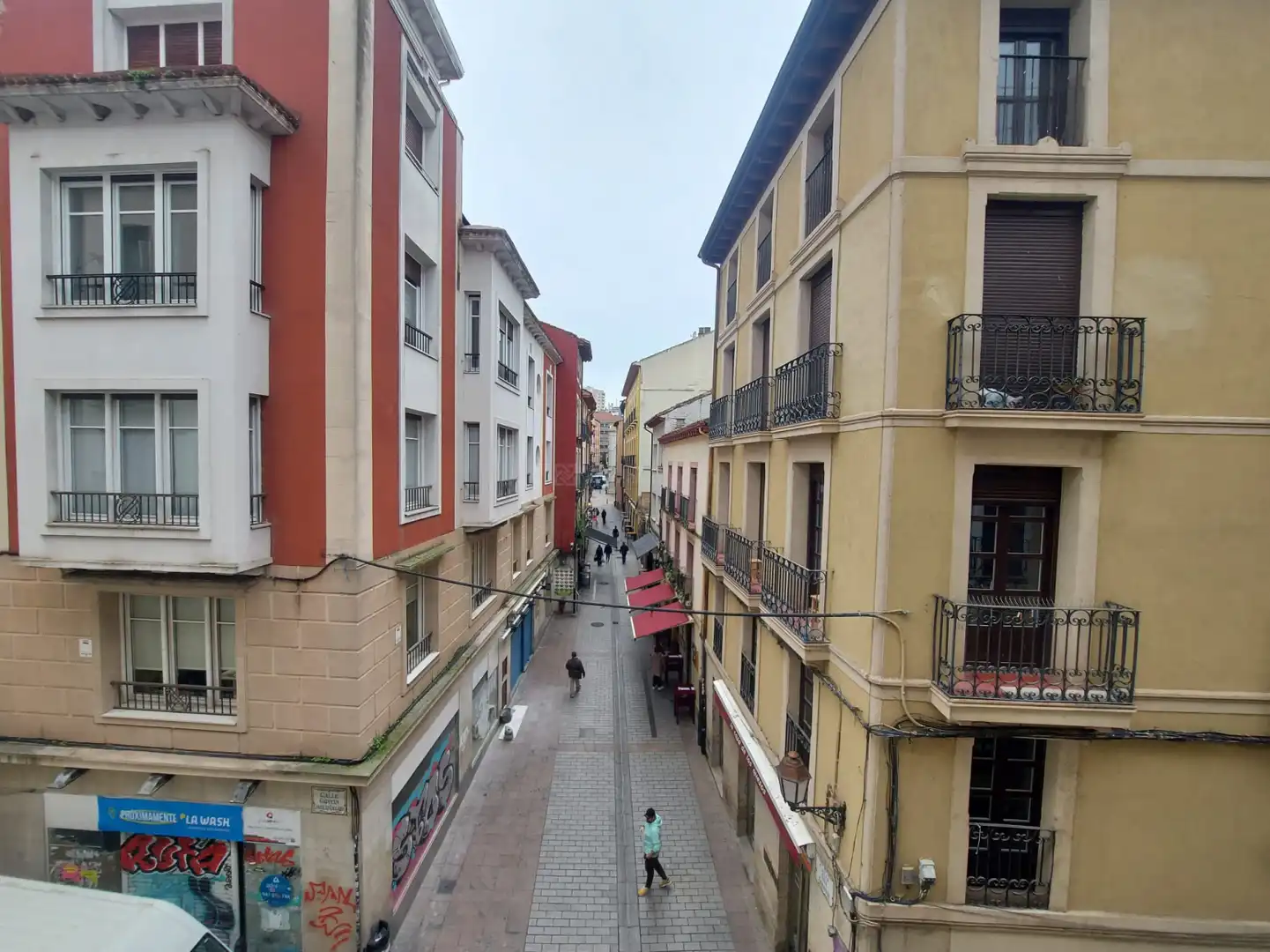 Vista exterior de Edificio en venta en  Logroño