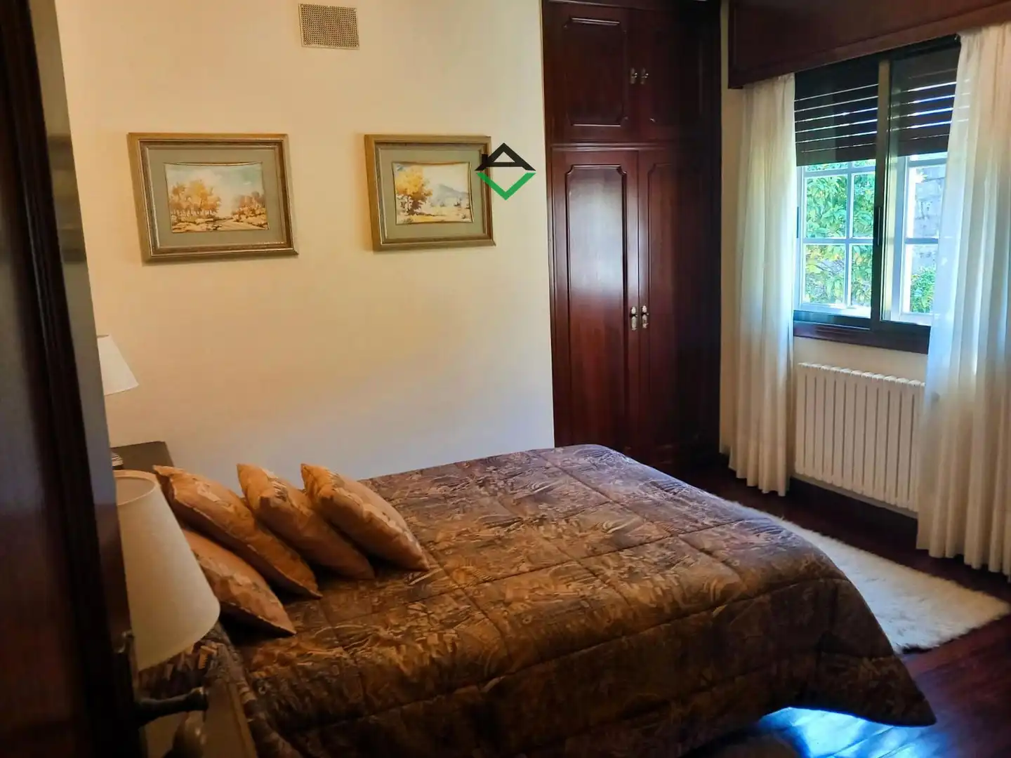 Dormitori de Casa o xalet en venda en Cangas  amb Calefacció, Terrassa i Traster