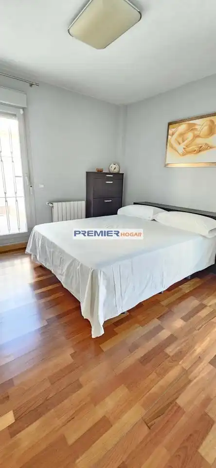 Schlafzimmer von Einfamilien-Reihenhaus zur Miete in Torrejón de Ardoz mit Klimaanlage, Heizung und Privatgarten