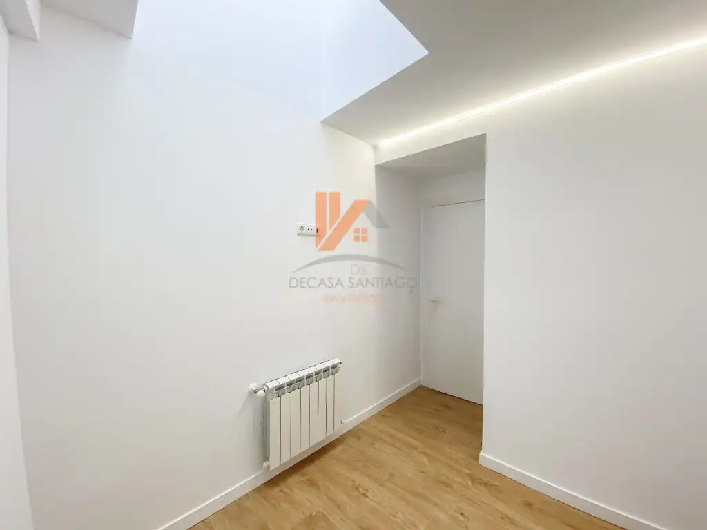 Casa adosada en venta en Santiago de Compostela  con Balcón